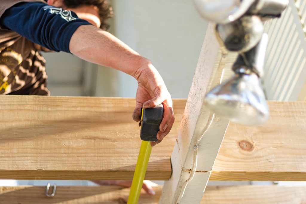 erfahren sie mehr über die rolle eines schreiners: handwerk, techniken und wichtige fähigkeiten für hochwertige holzarbeiten.