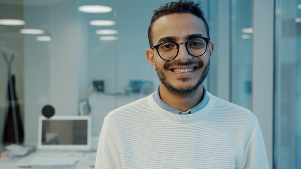 transformational leadership beschreibt einen führungsstil, der durch inspiration, motivation und die förderung von innovation geprägt ist, um positive veränderungen in organisationen zu bewirken.