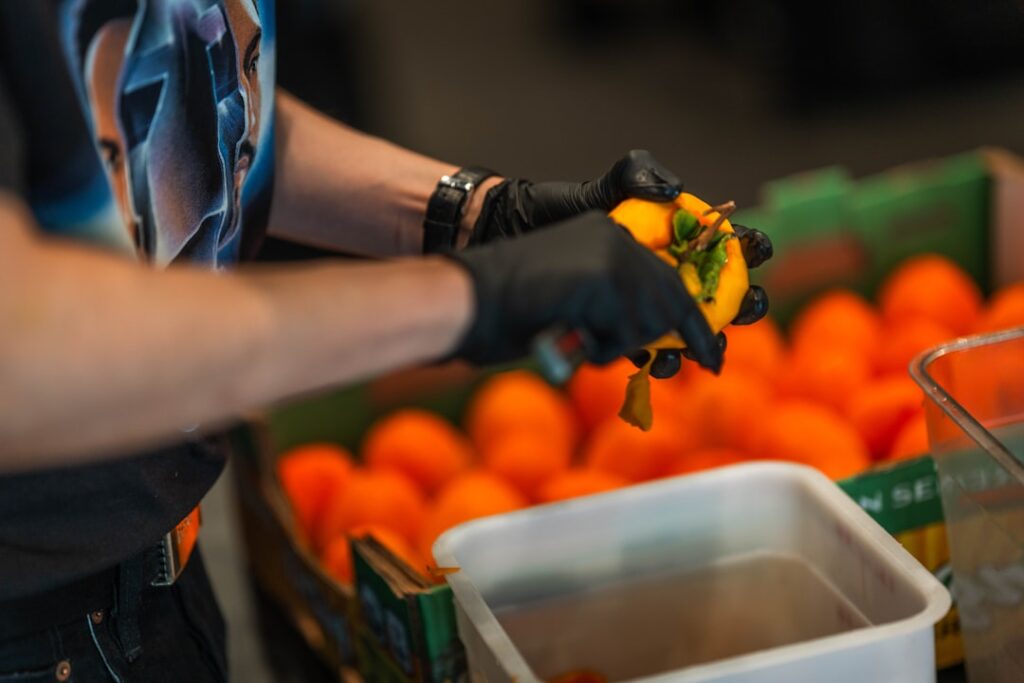 effiziente kommissionierer für präzise und schnelle auftragsbearbeitung in lager und logistik.