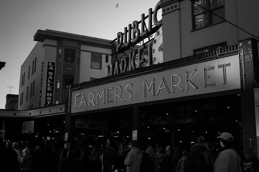 perfekter markt: ein marktmodell, in dem angebot und nachfrage vollständig übereinstimmen, wodurch effizienz und optimale ressourcenverteilung gewährleistet sind.