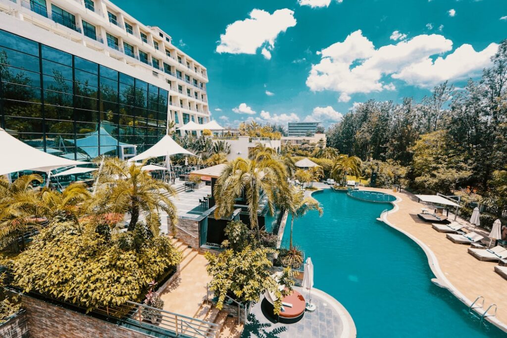 entdecken sie kigali, die lebendige hauptstadt ruandas, bekannt für ihre reiche kultur, sauberen straßen und freundlichen menschen.